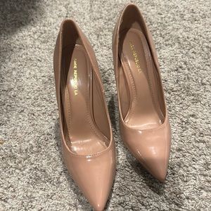 Women pumps nude